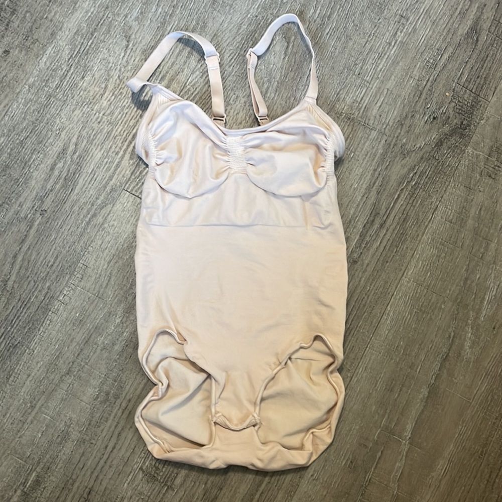 SKIMS SEAMLESS SCULPT BRIEF BODYSUIT - XXS/XS - Picture 3 of 5